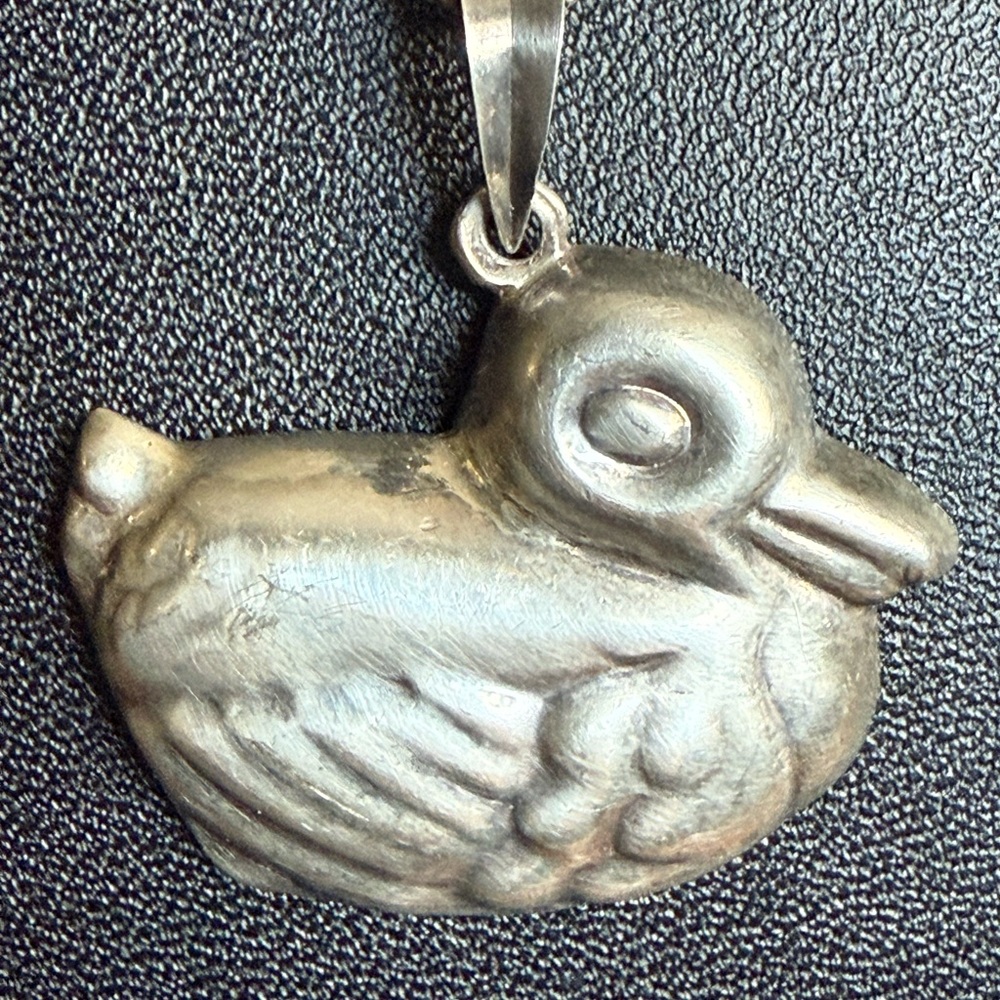 Vintage Sterling  Silver Puffy Duck Pendant Necklace - Picture 14 of 14